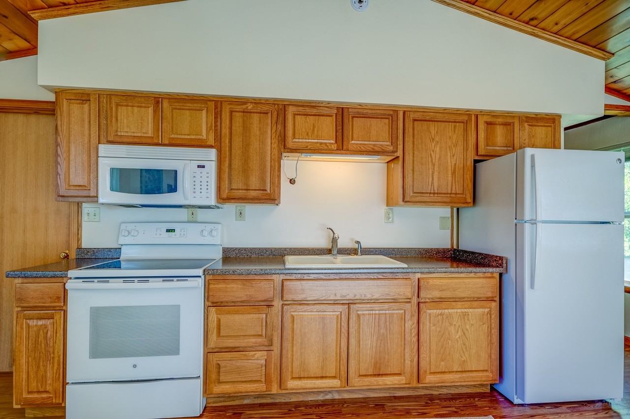 839 Hazzle Ct - Photo 2 of 12