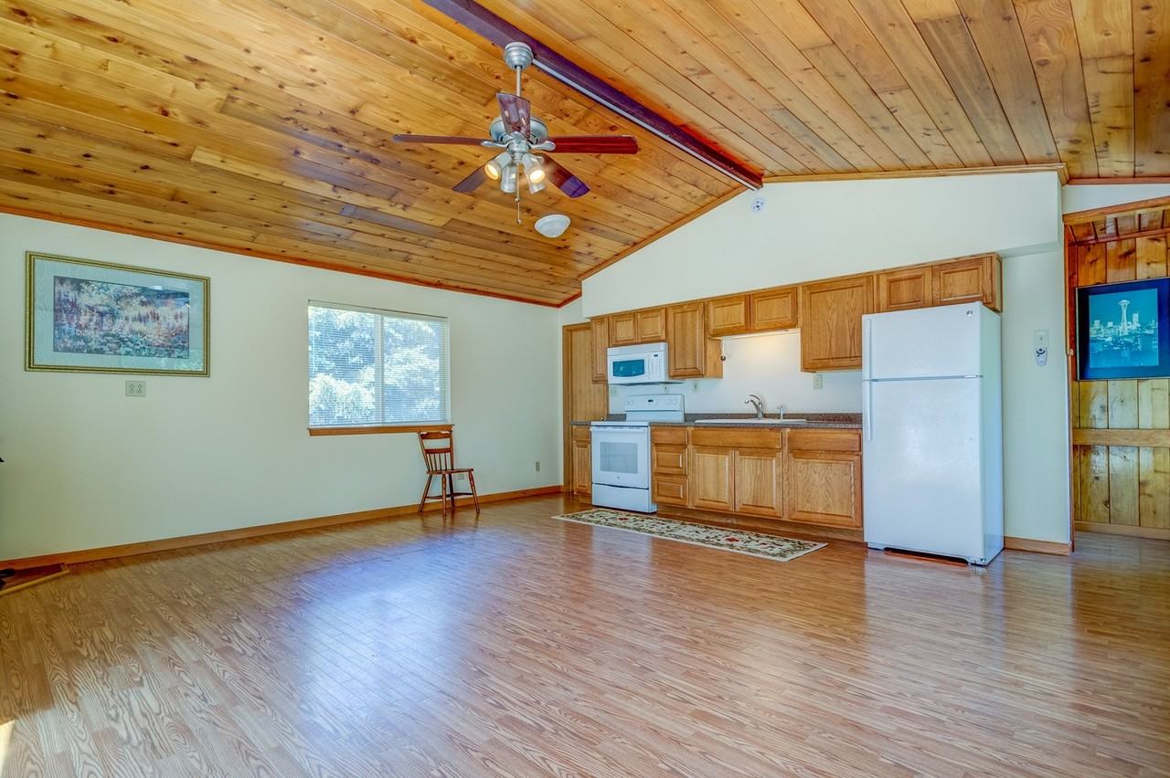 839 Hazzle Ct - Photo 4 of 12