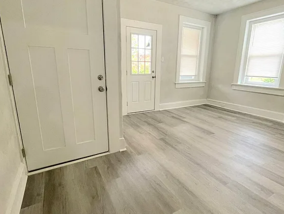 527 W 37th St #5 - Photo 3 of 12