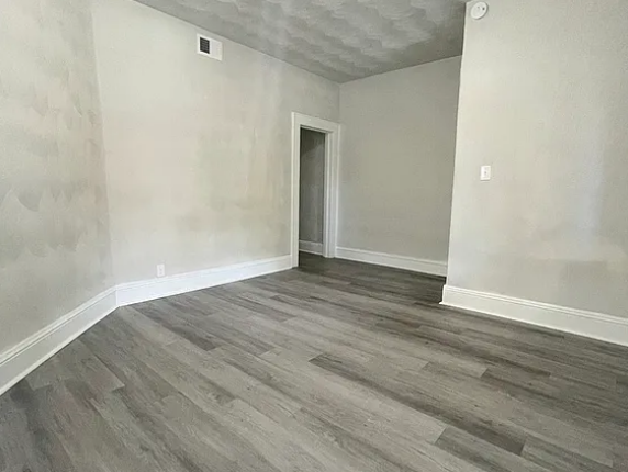 527 W 37th St #5 - Photo 4 of 12