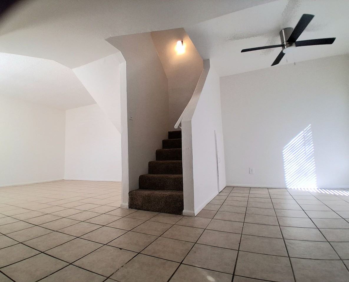 1715 E. Pepper Circle - Photo 2 of 15