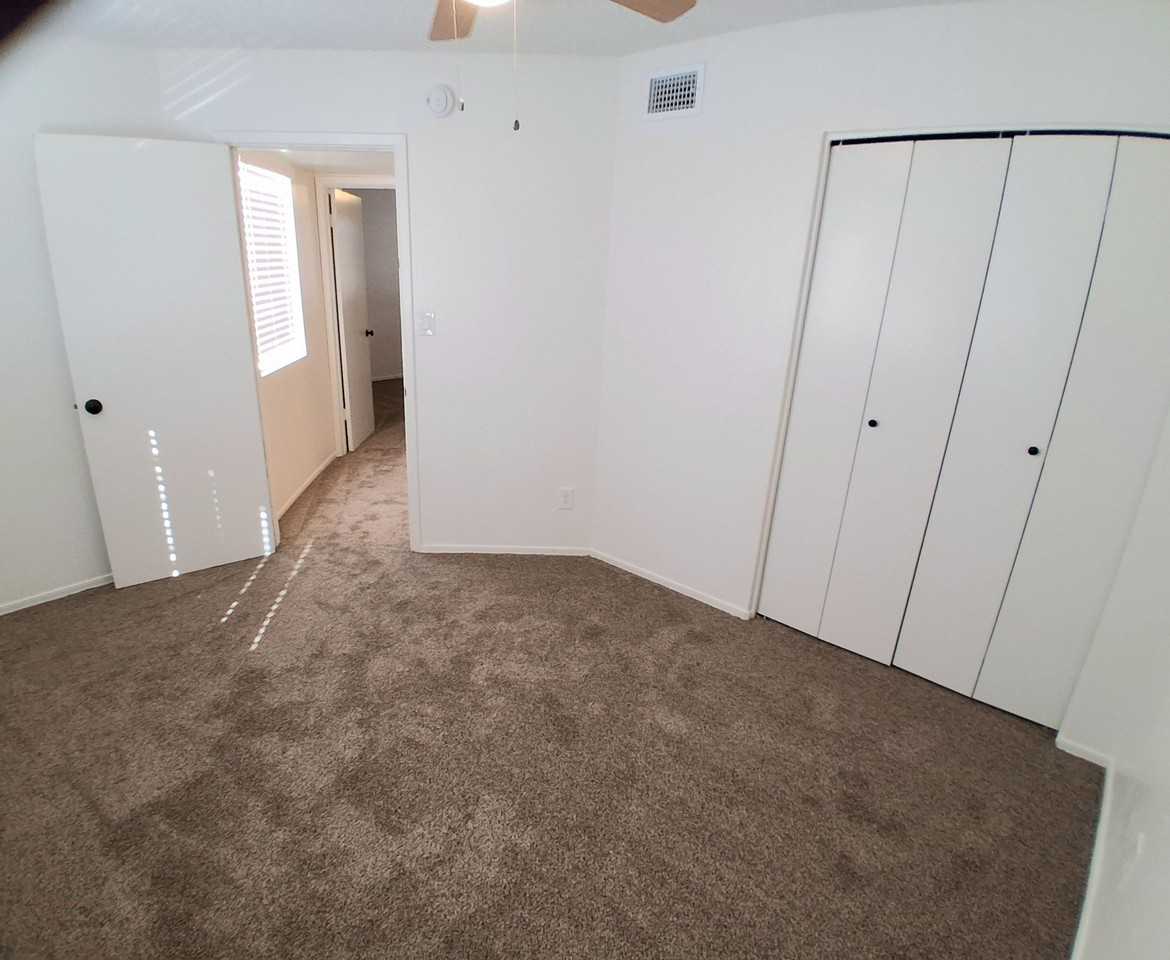 1715 E. Pepper Circle - Photo 3 of 15