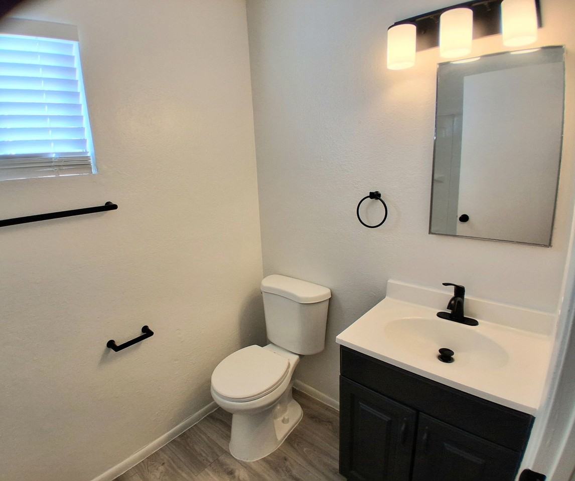 1715 E. Pepper Circle - Photo 7 of 15