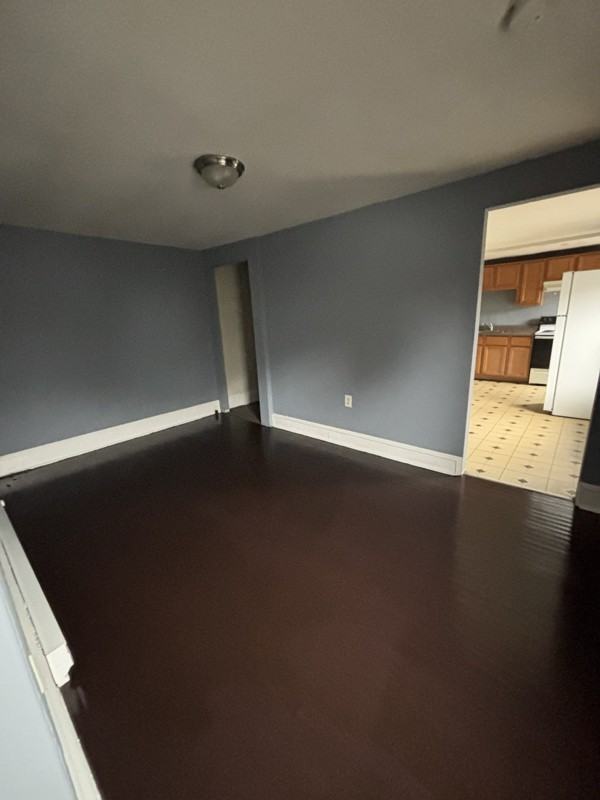 811 W Main St #4 - Photo 3 of 9