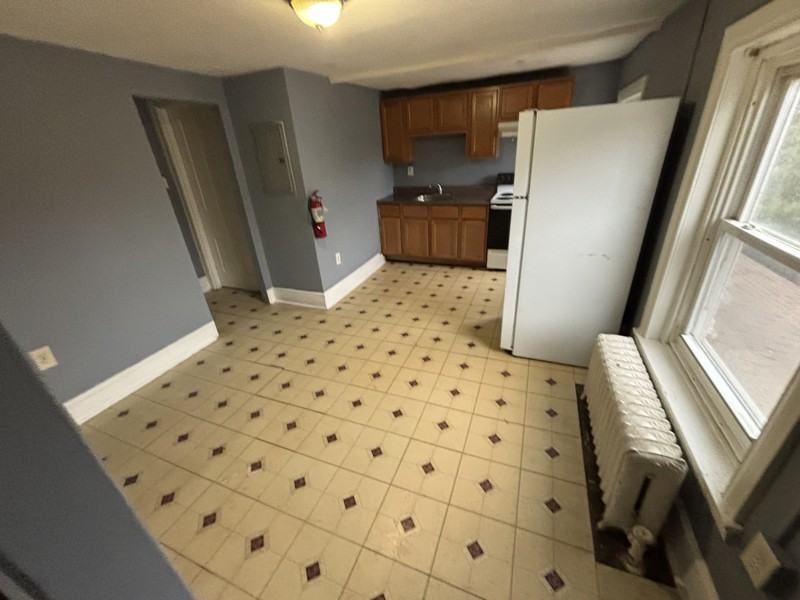 811 W Main St #4 - Photo 7 of 9