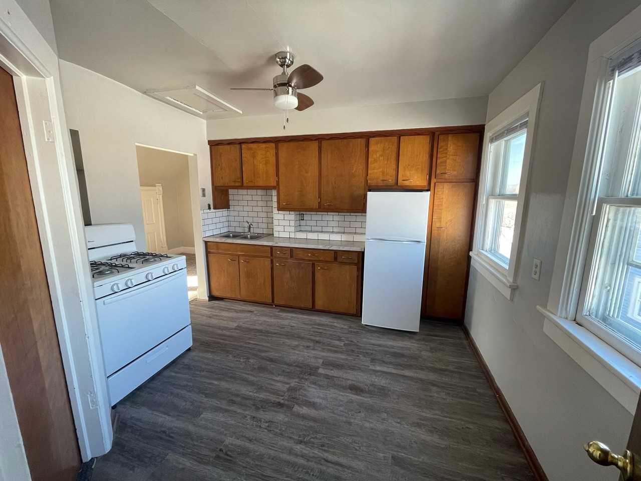 1209 Harvey St - Photo 2 of 6