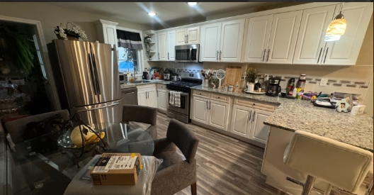 956 1/2 Dehart Pl - Photo 6 of 17