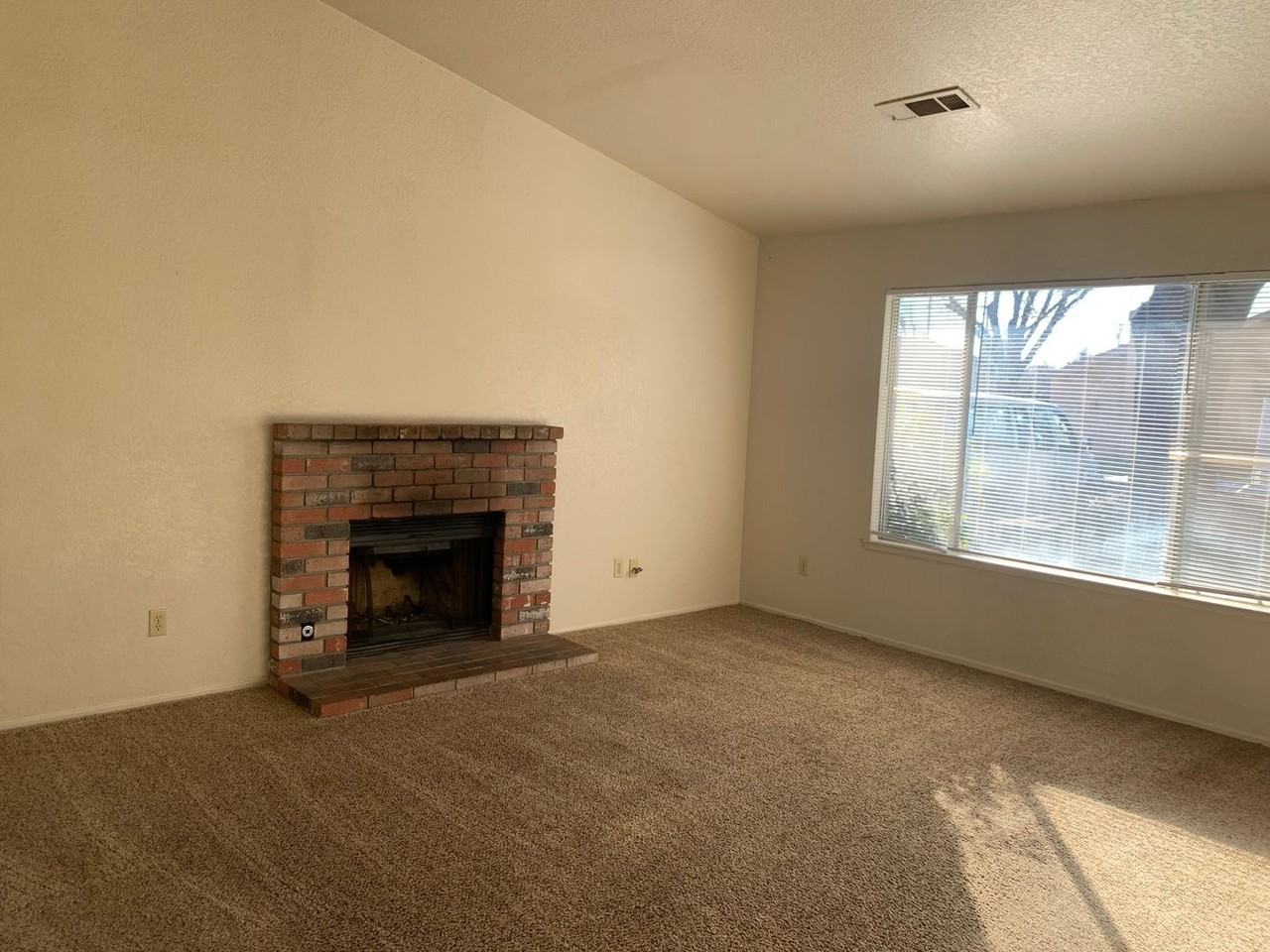 3904 Monteview Dr - Photo 2 of 27