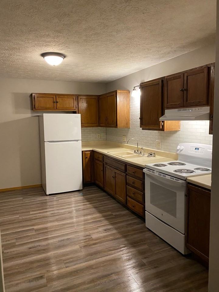 1710 E Commercial St #A - Photo 2 of 9