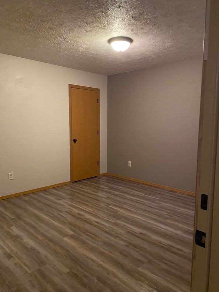 1710 E Commercial St #A - Photo 6 of 9