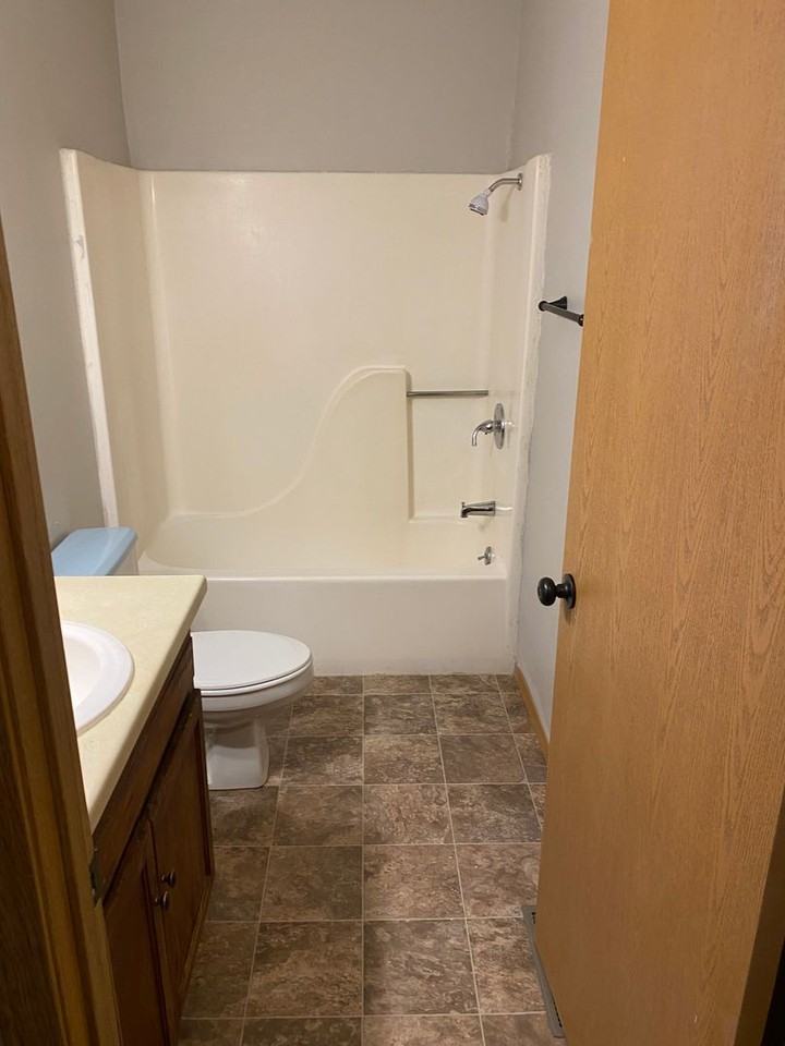 1710 E Commercial St #A - Photo 7 of 9