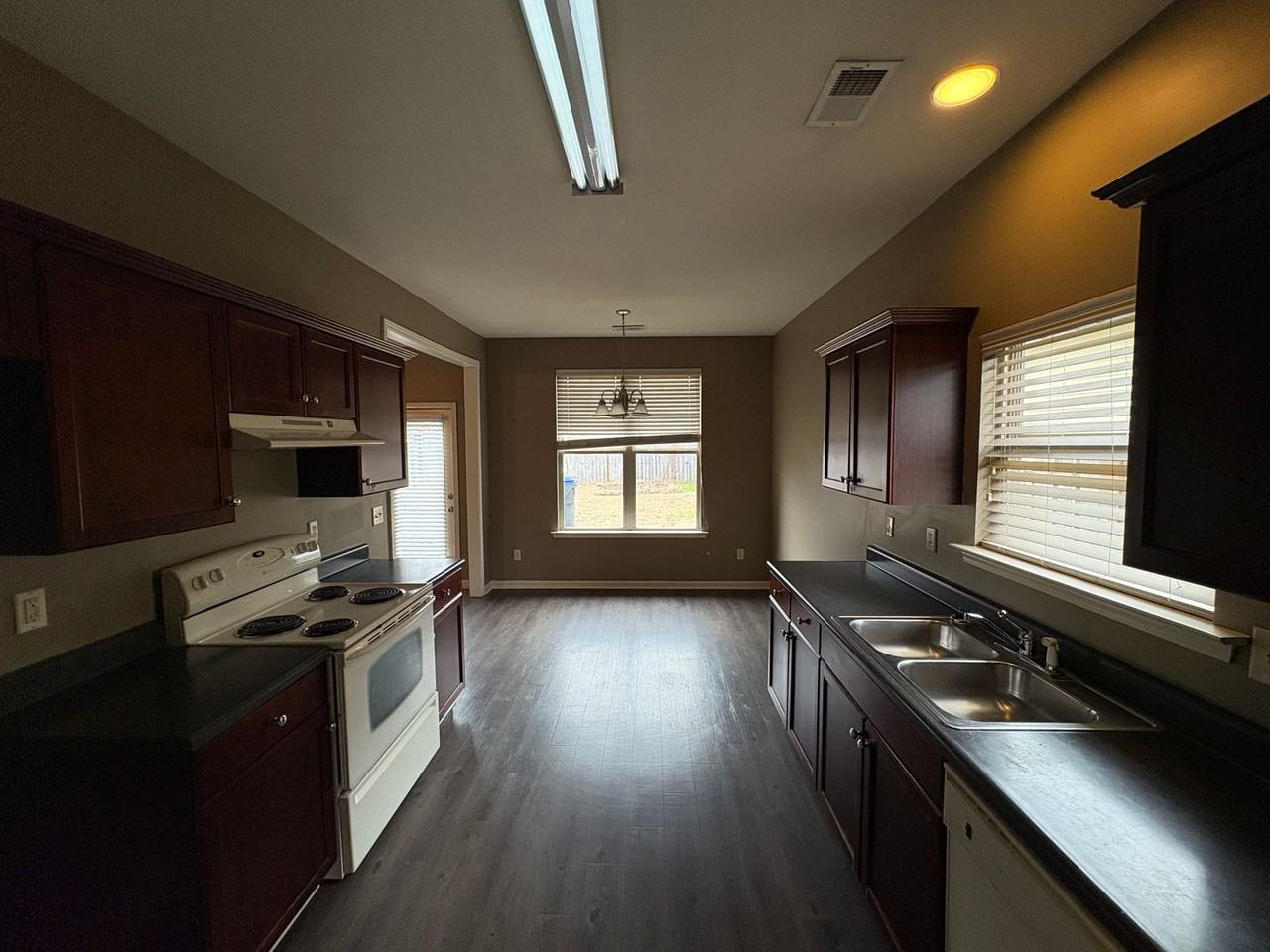 2111 Spaulding Pl - Photo 6 of 19