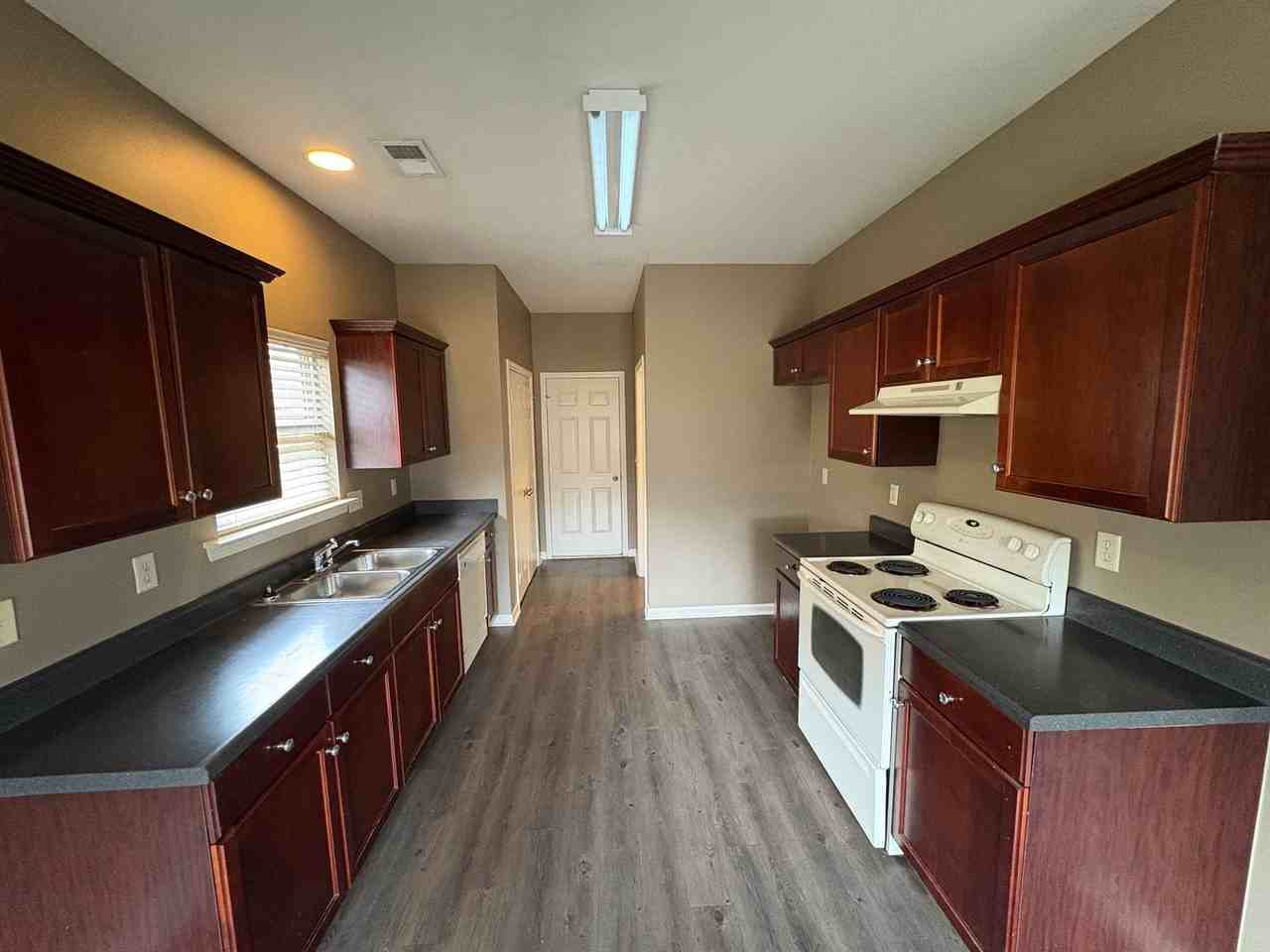 2111 Spaulding Pl - Photo 7 of 19