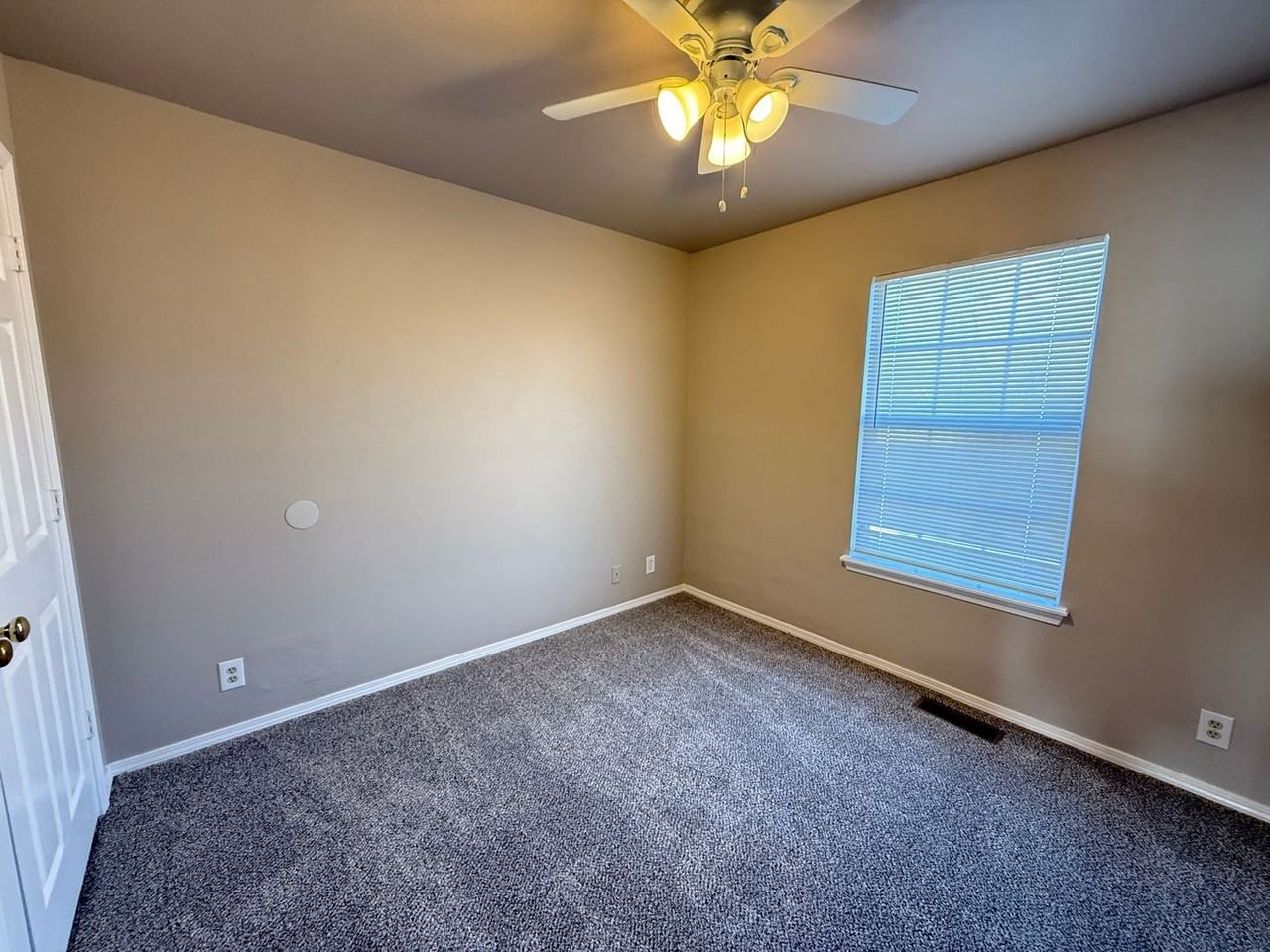 8323 E 24th St - Photo 6 of 25