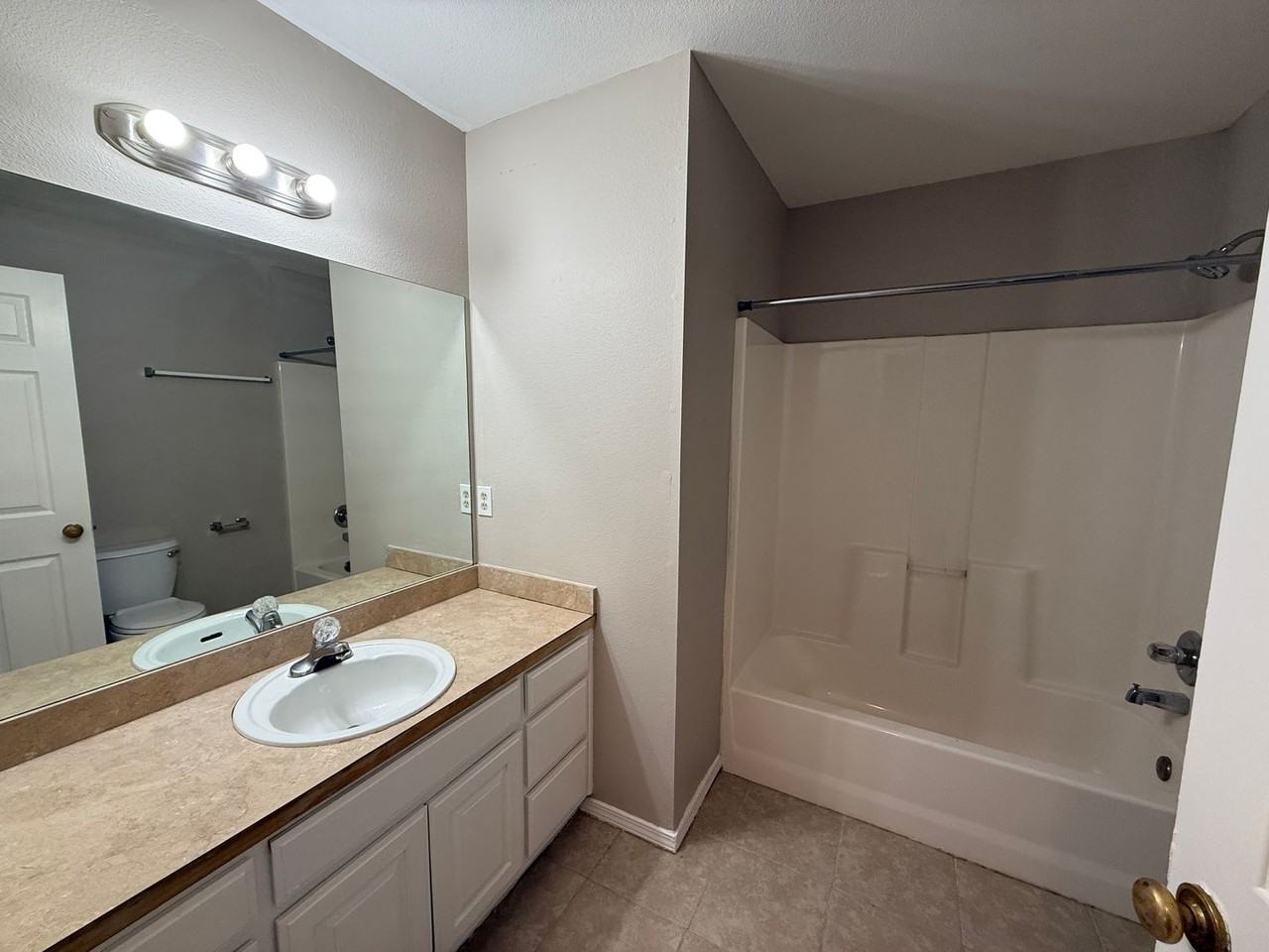 8323 E 24th St - Photo 7 of 25