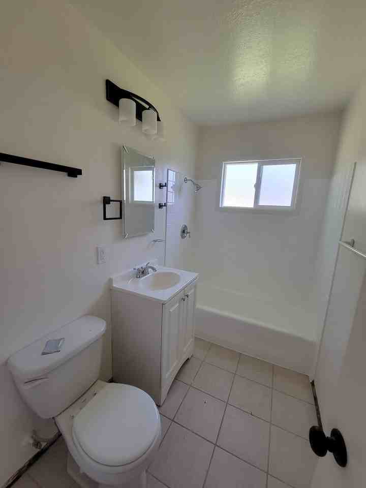 166 N Fenimore Ave - Photo 4 of 8