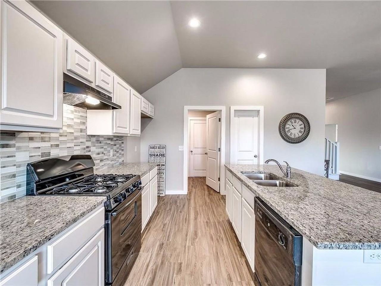 1270 Lakeview Dr - Photo 7 of 20