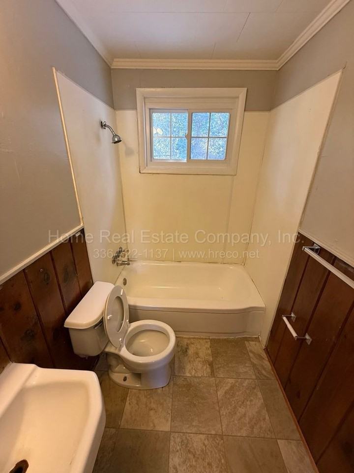 1432 Douglas St - Photo 4 of 7