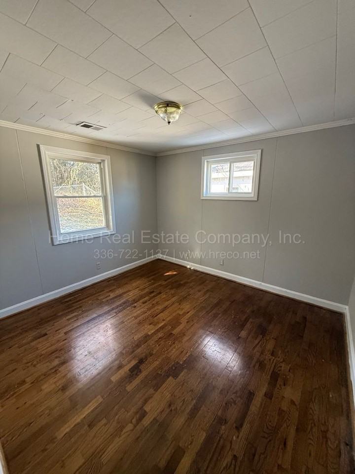 1432 Douglas St - Photo 5 of 7