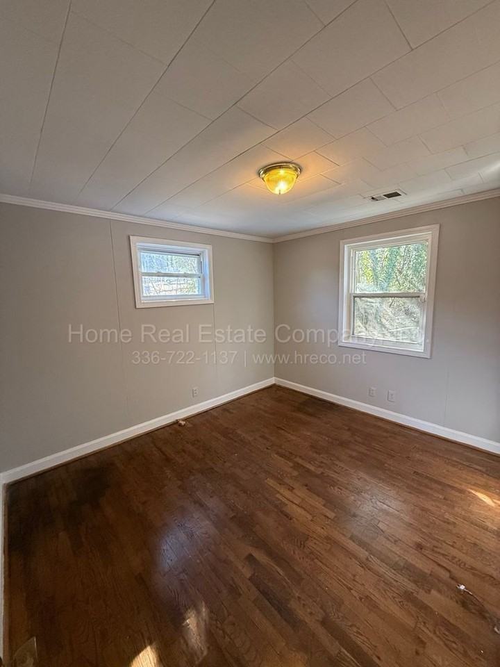 1432 Douglas St - Photo 6 of 7