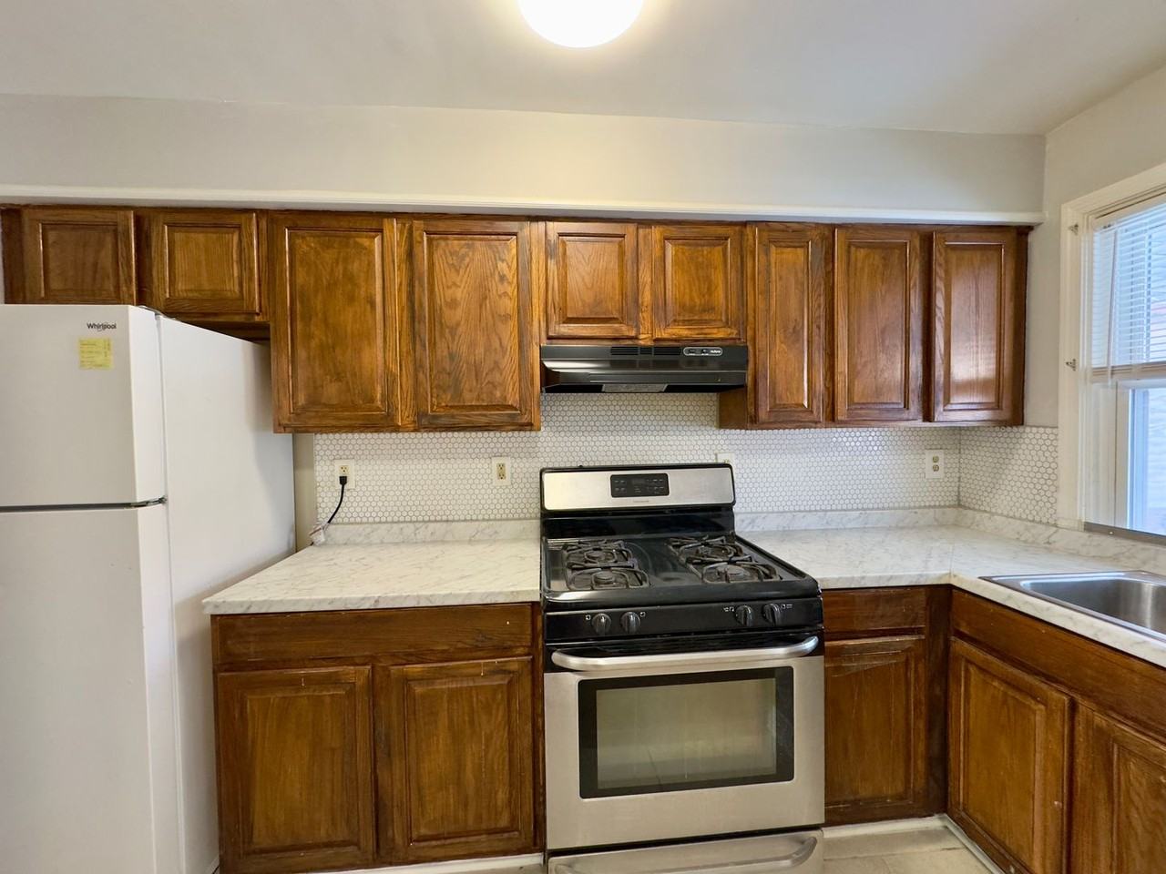 313 Gusryan St - Photo 6 of 19