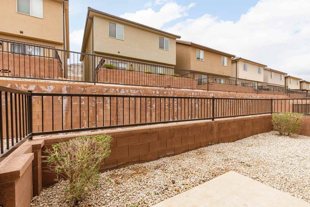 5910 S Challenger Way - Photo 4 of 27