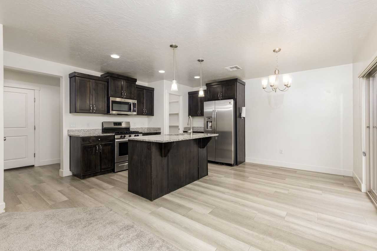 5910 S Challenger Way - Photo 5 of 27