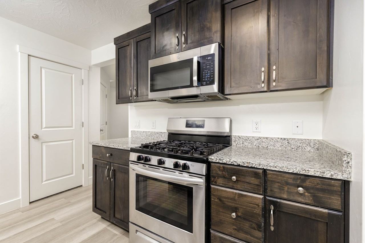 5910 S Challenger Way - Photo 7 of 27