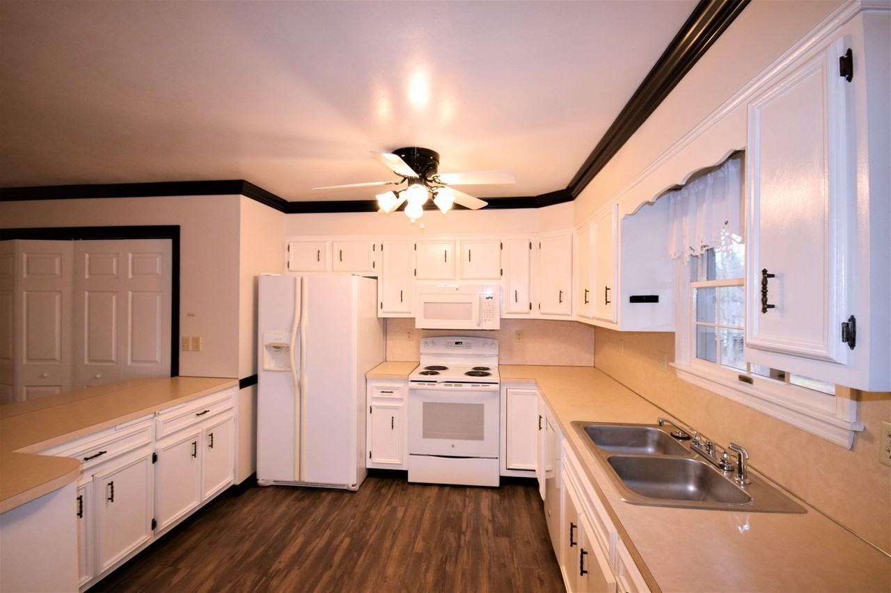 650 Galen Dr - Photo 5 of 14