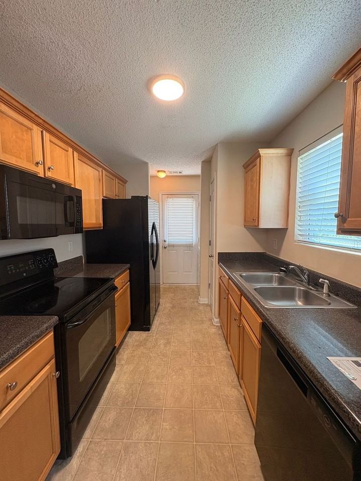 236 Fern Ridge Ct - Photo 2 of 14