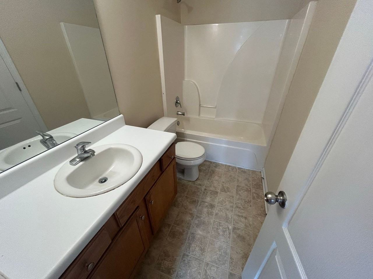 451 Bridgewater Way - Photo 5 of 17