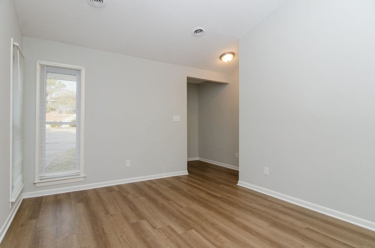 735 Varsity Dr - Photo 3 of 19