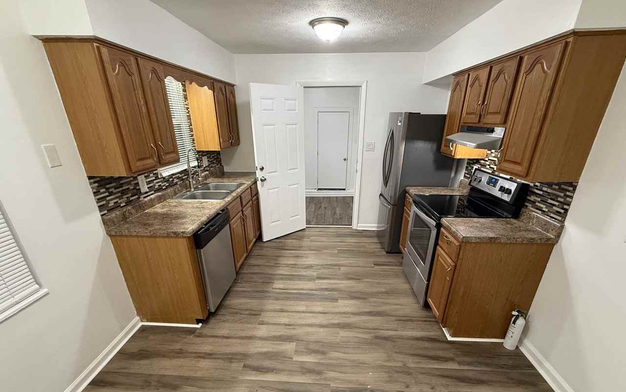 2316 Sun Valley Rd - Photo 3 of 12