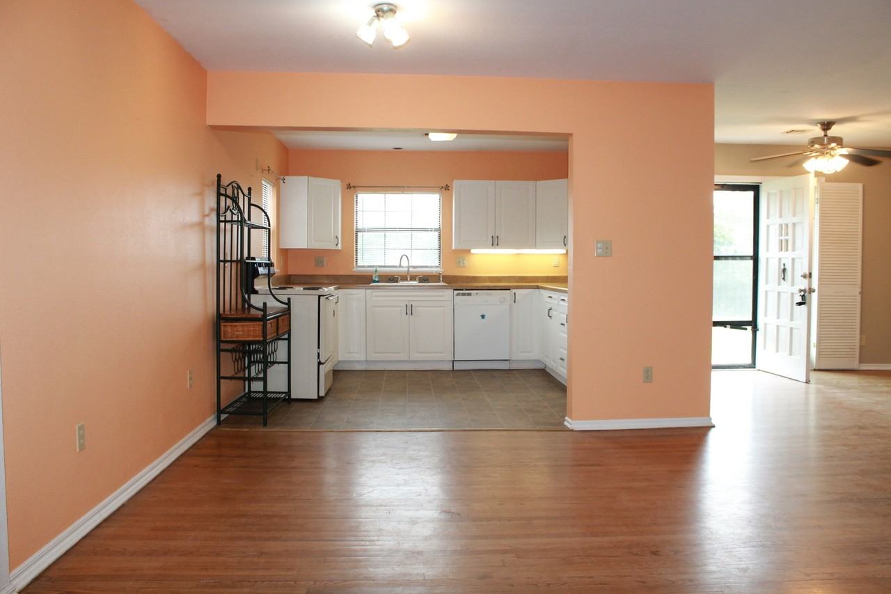 2501 Brewer St - Photo 2 of 29