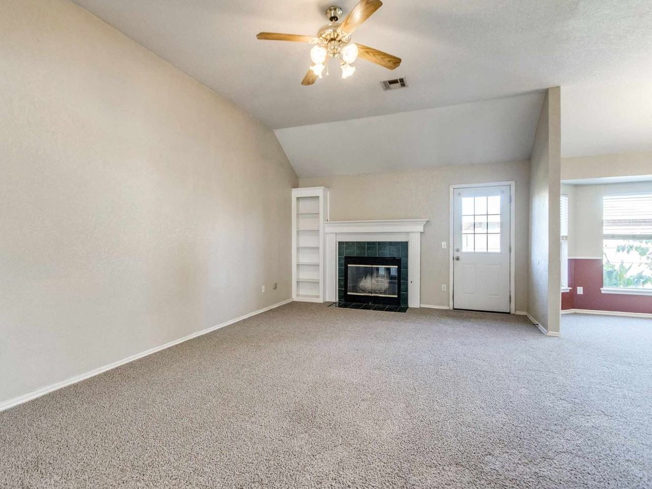 15113 Stone Meadows Dr - Photo 5 of 34