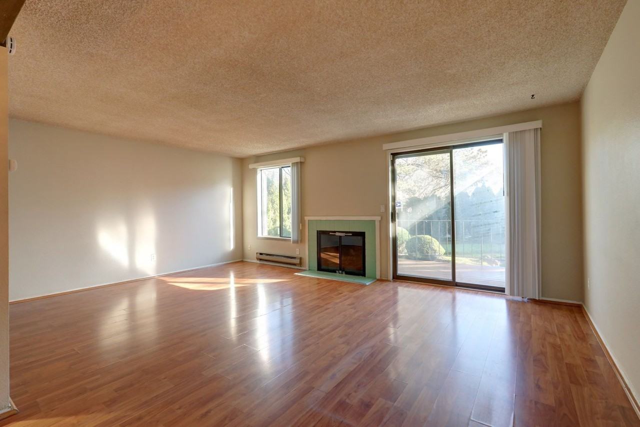 1802 Maple Ln Apt A1 - Photo 4 of 19