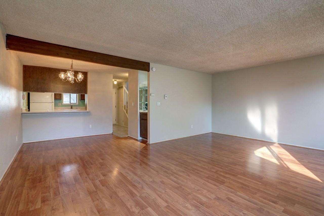 1802 Maple Ln Apt A1 - Photo 5 of 19