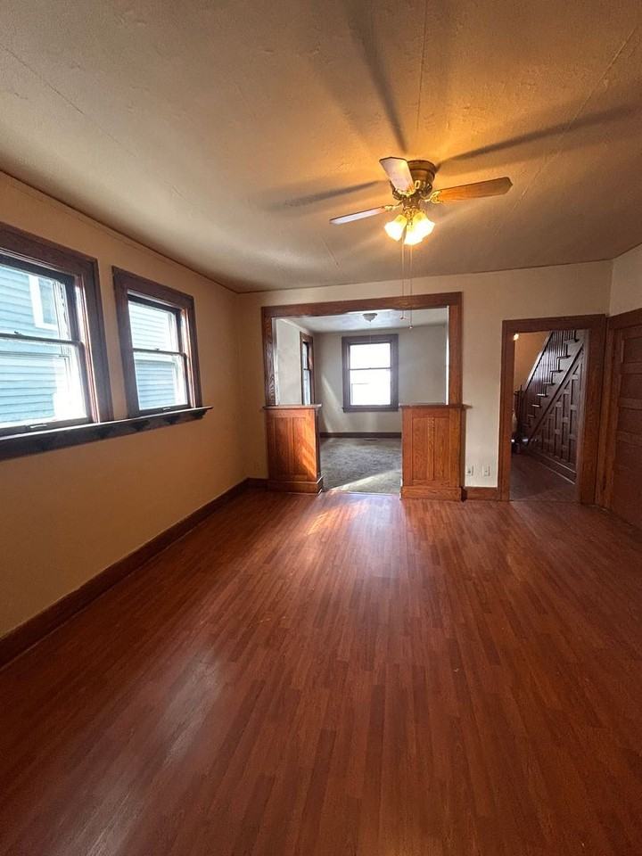 926 Rivermet Ave - Photo 2 of 10