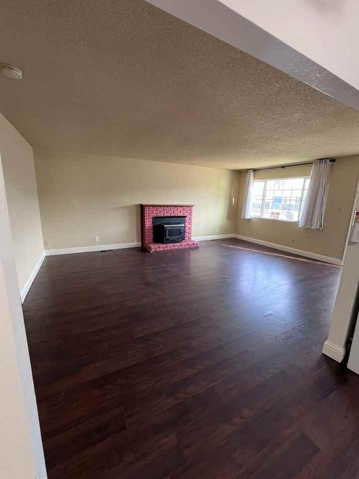 260 W J St - Photo 3 of 17