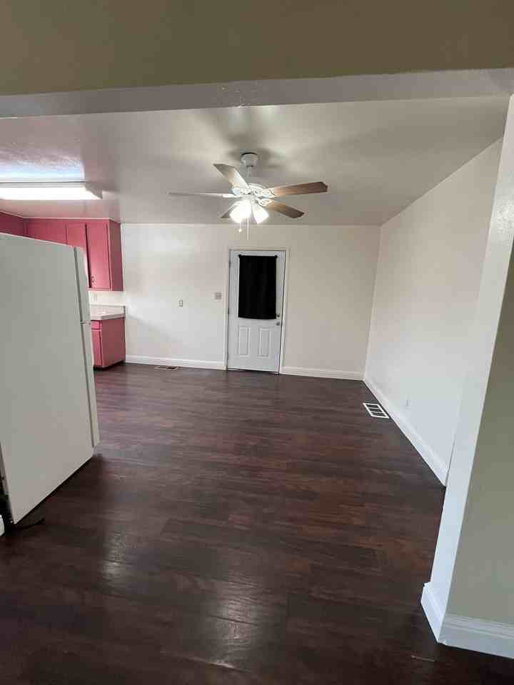 260 W J St - Photo 4 of 17