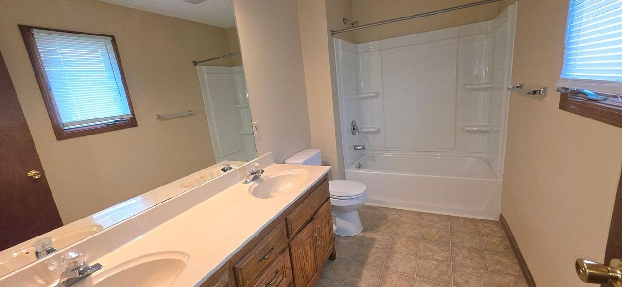 3443 W Tracy Ct - Photo 4 of 13