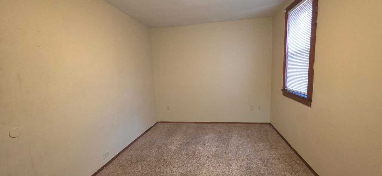 646 W Lynn St - Photo 6 of 10