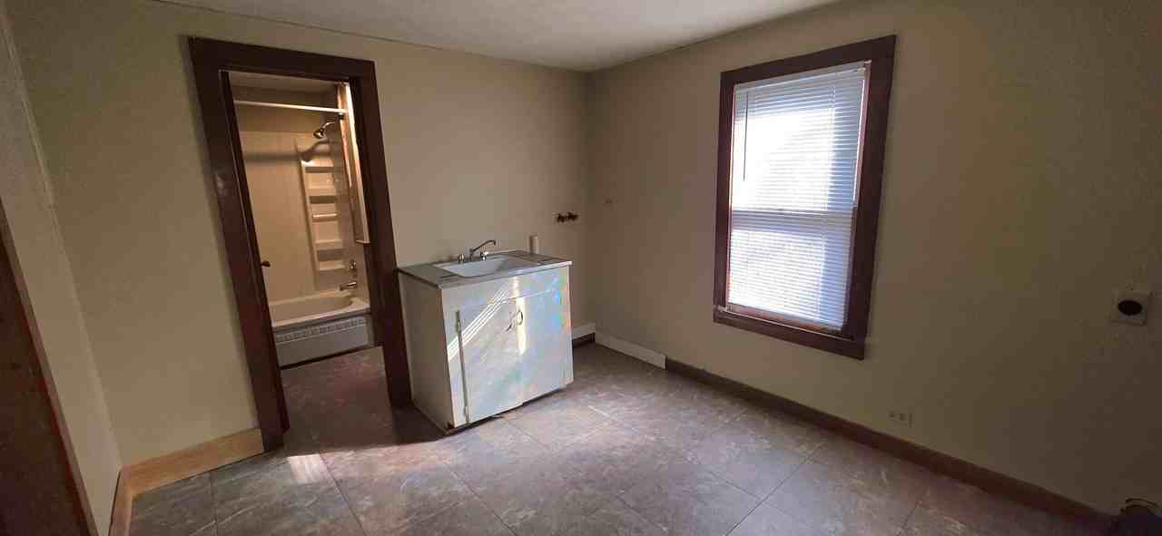 646 W Lynn St - Photo 7 of 10