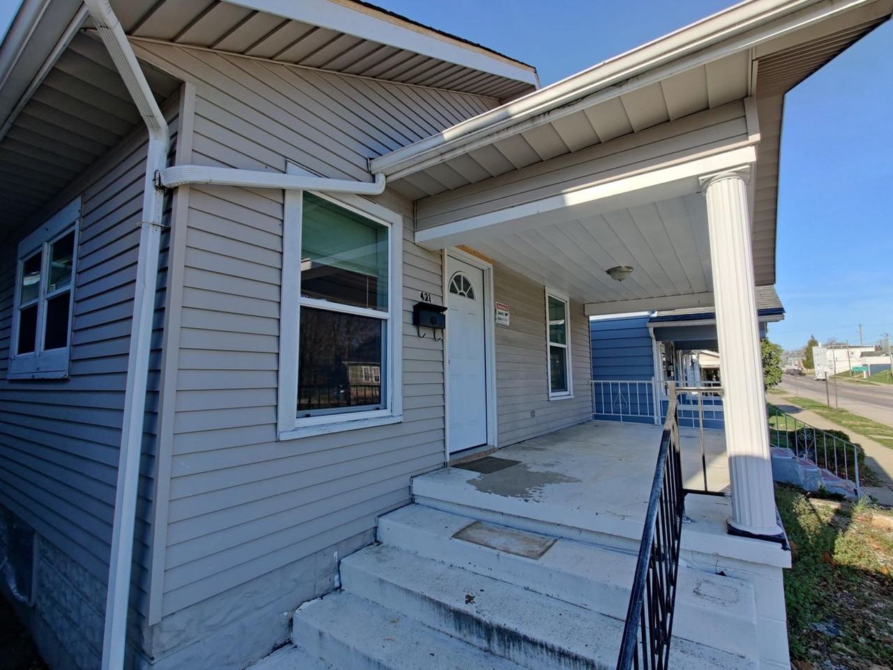 421 Colescott St - Photo 2 of 17