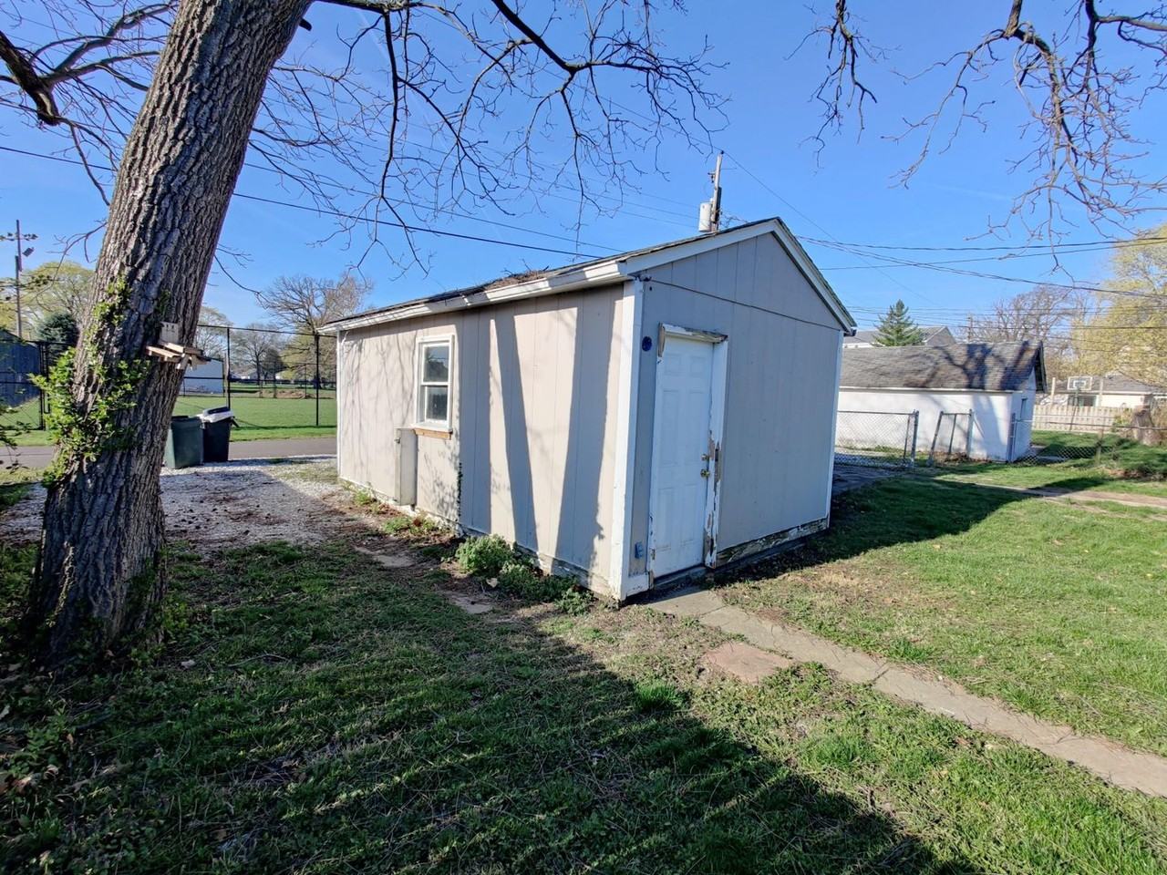 421 Colescott St - Photo 3 of 17