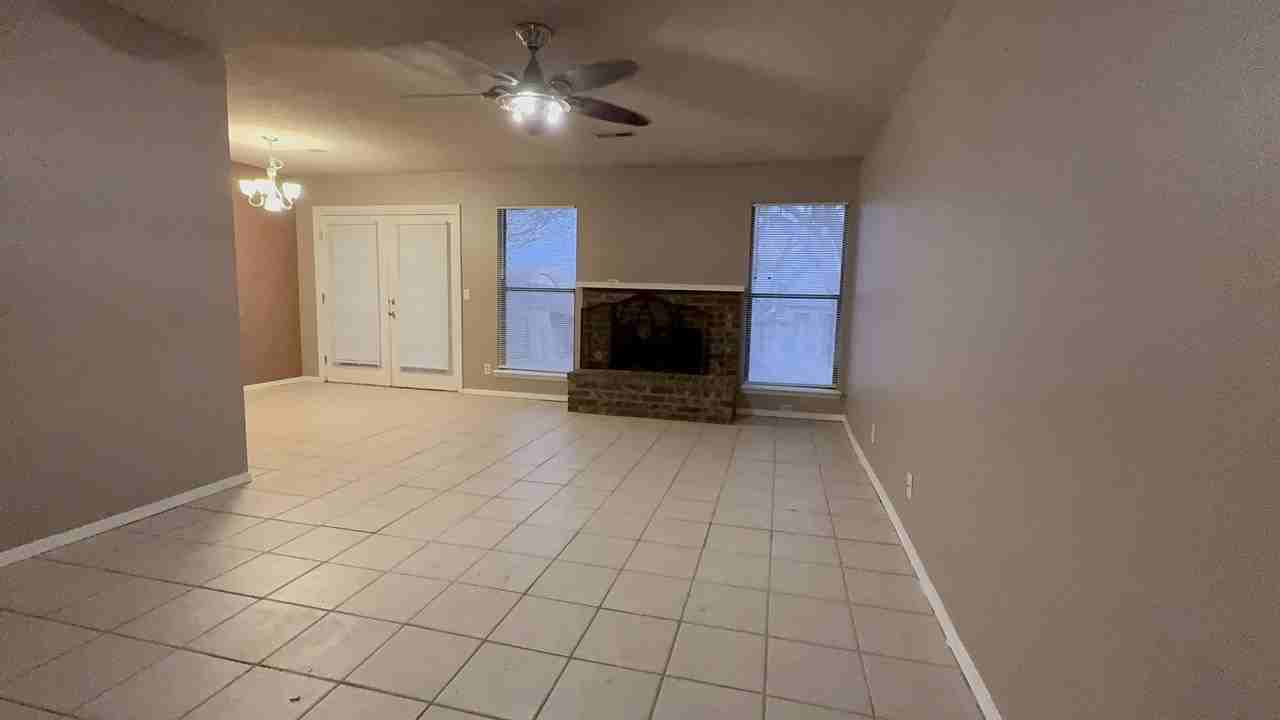 4811 S Hickory Ave - Photo 2 of 16