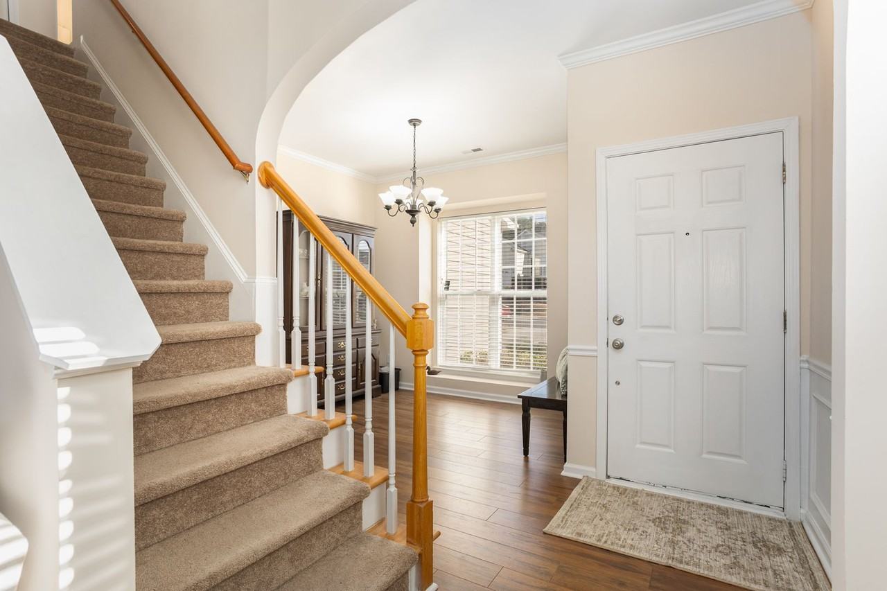 5521 Creekdale Cir - Photo 3 of 17