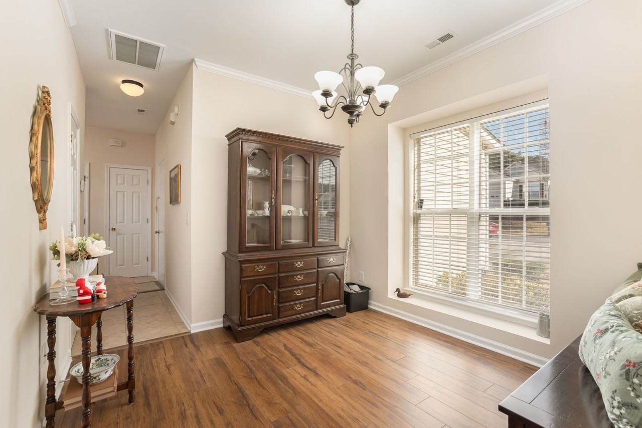 5521 Creekdale Cir - Photo 4 of 17