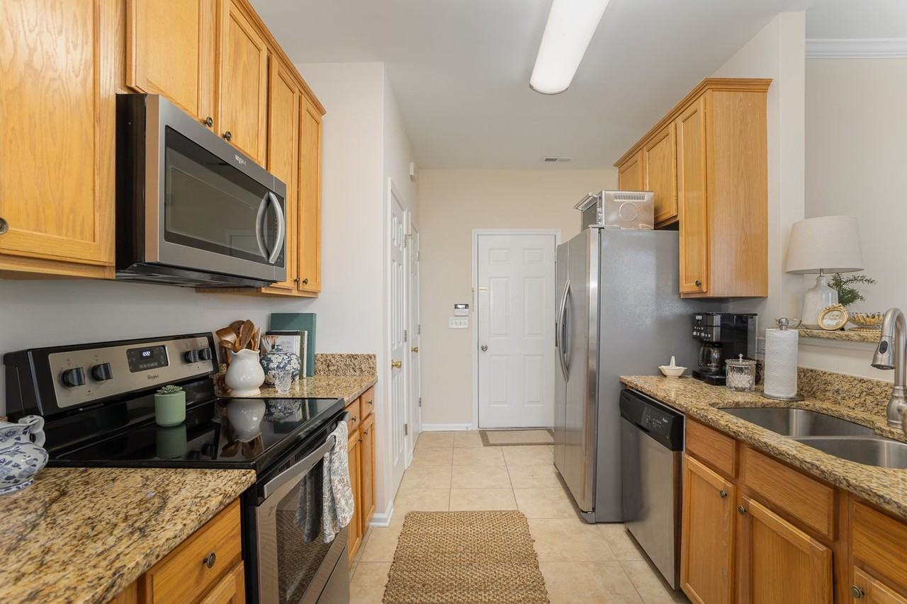 5521 Creekdale Cir - Photo 7 of 17