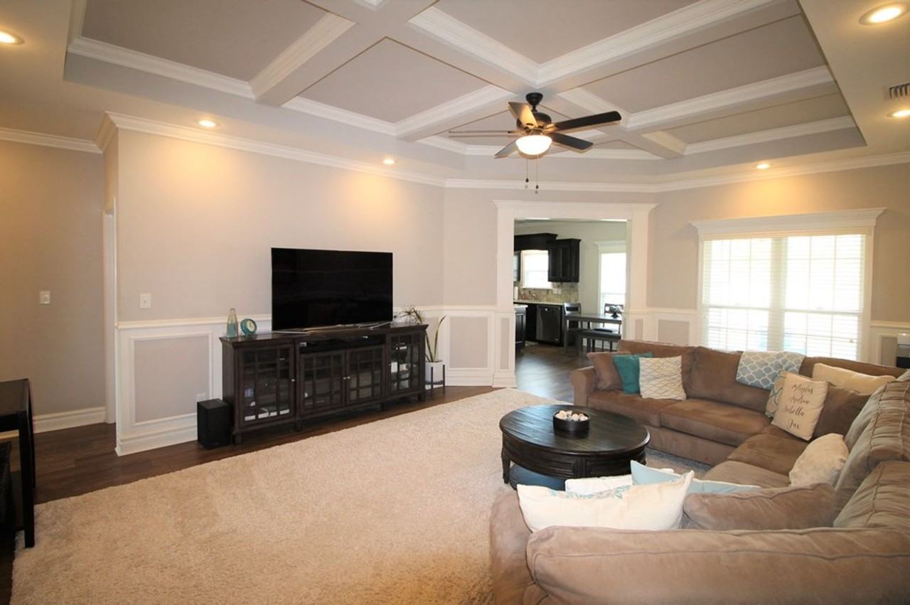 3931 Glen Laurel Dr S - Photo 3 of 20